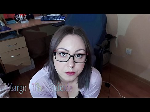 ❤️ სექსუალური გოგონა სათვალეებით ღრმად იწოვს დილდოს კამერაზე ❤️ ხარისხიანი სექსი ჩვენთან